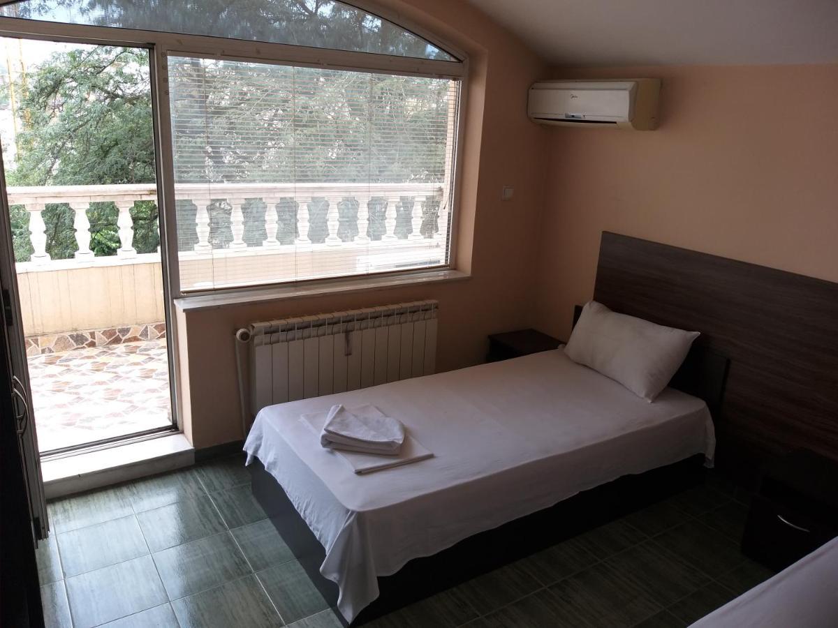 Bon Bon Hotel София Экстерьер фото